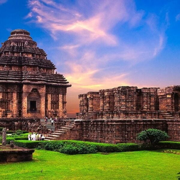 History TOUR Package with Yatra managr