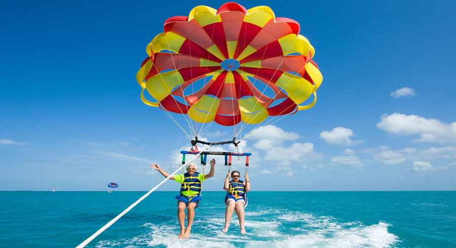 parasailing maldives